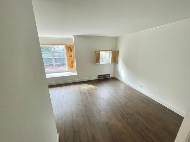 Living Area - 1000 Steiner St