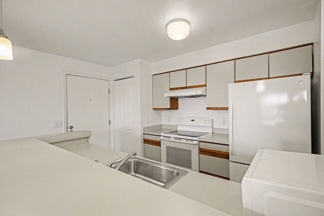 Foto del edificio - Ground Level Condo! 1 Bed 1 Bath In Littleton!