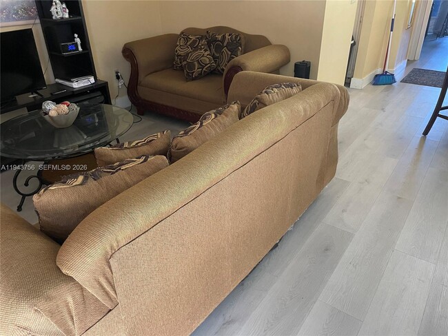 Foto del edificio - 101 NW 204th St