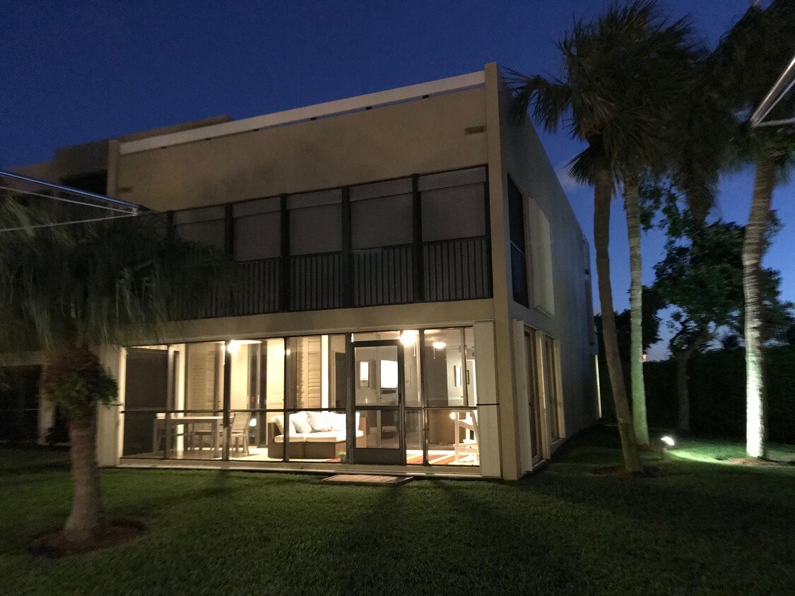 1100 SE 5th Ct, Pompano Beach, FL 33060 Condo for Rent in Pompano