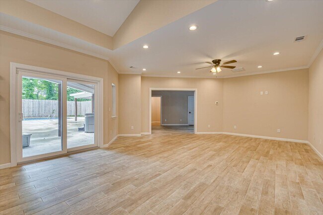 Foto del edificio - 4569 Gray Ln