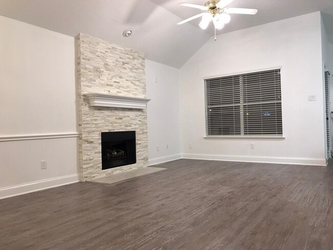 Living room - 7005 Fallkirk Dr (Plano, TX) House