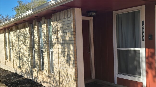 Building Photo - 19538 Hollowlog Dr