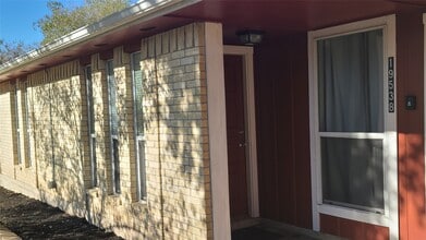 Building Photo - 19538 Hollowlog Dr