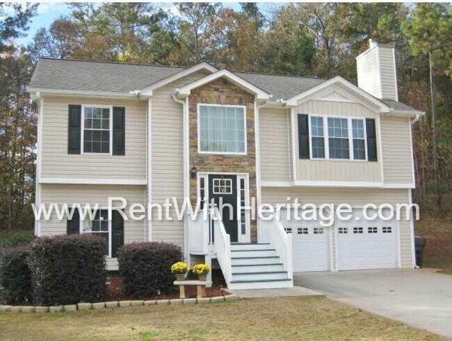 Foto del edificio - Immaculate 5-bedroom, 3-bath home in the Cedar Mountain Park subdivision in Douglasville, GA.