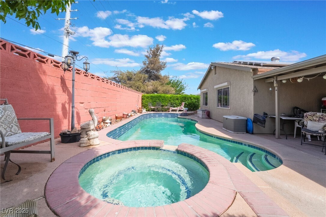Foto principal - 7250 Clearwater Cir