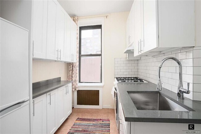 Foto del edificio - 401 E 82nd St