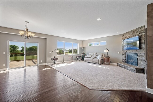 Building Photo - **Rent Special** Luxury Living in Lakeville
