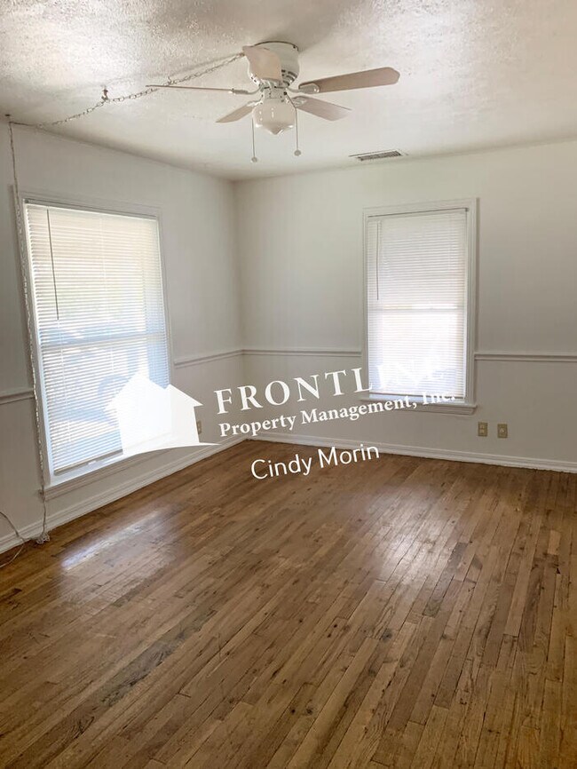 Foto del edificio - Cute Cottage in Central Arlington