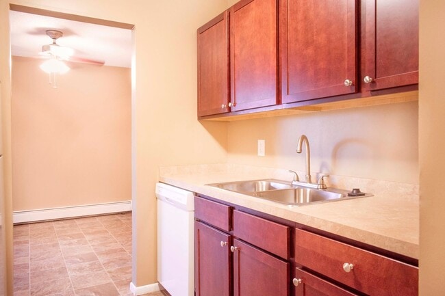 Building Photo - Cedar Creek