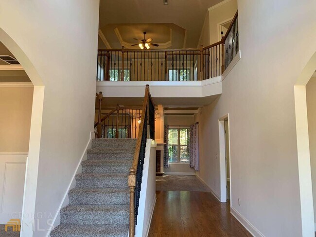 Building Photo - 270 Vantage Dr