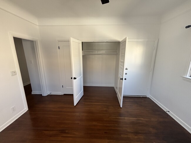 Building Photo - 5137 1/2 W 21st St