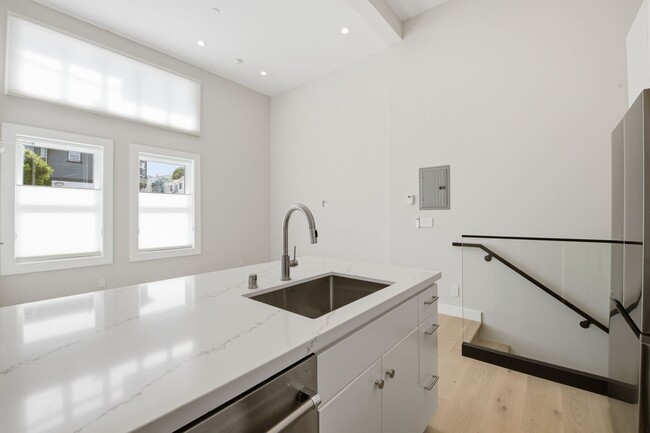 Photo - 446 Kirkham St Apartment