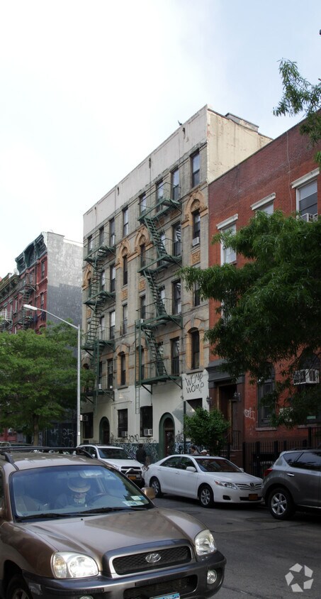 Building Photo - 131-133 Henry St