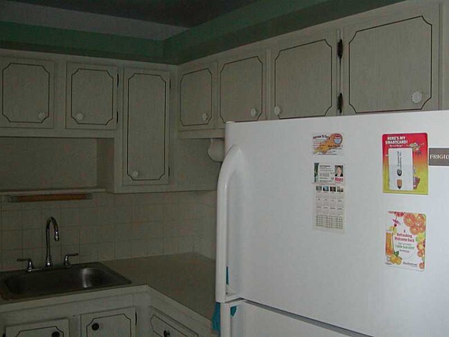 Building Photo - 1030 Country Club Dr