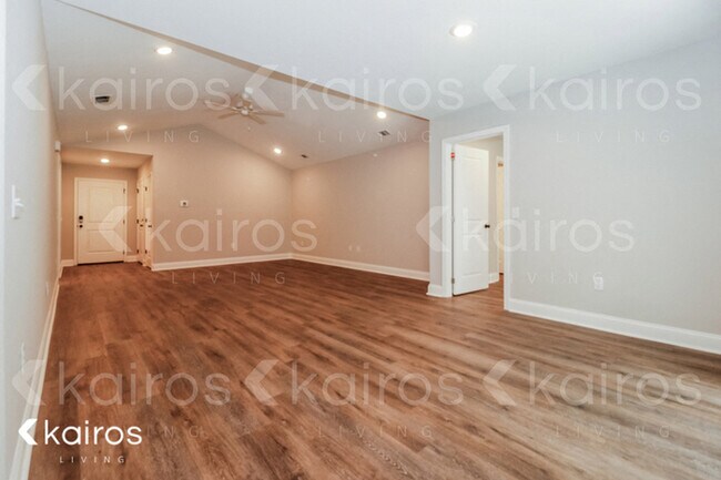 Building Photo - 149 Cottage Grove Rd