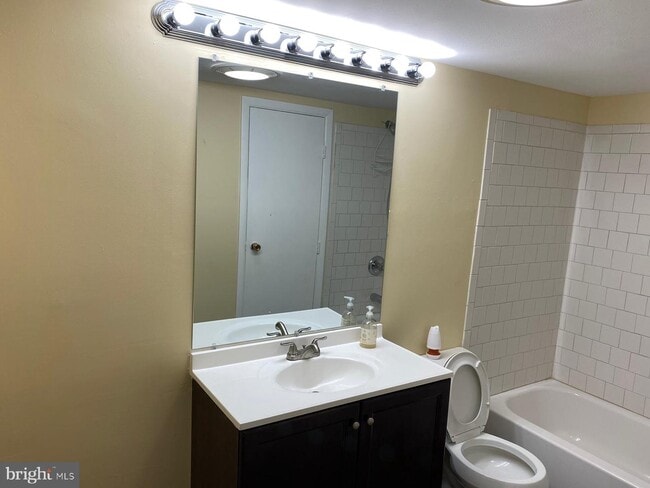 Building Photo - 5766 Rexford Ct