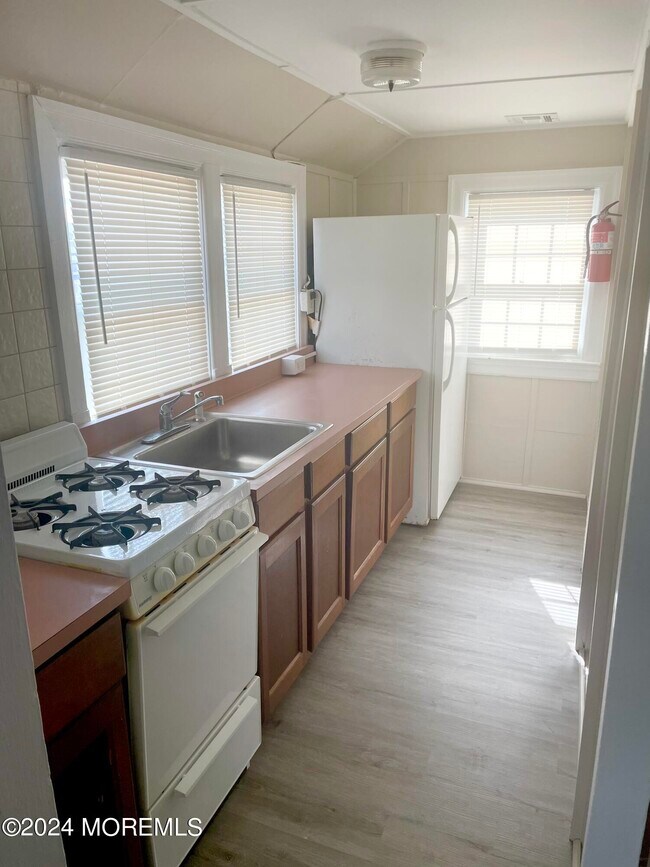 Building Photo - 1313 Ocean Terrace