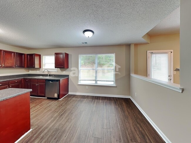 Building Photo - 682 Rock Hill Pky
