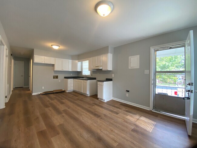 Kitchen - 800 Randolph St S