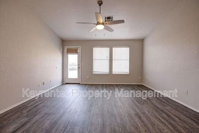 Foto del edificio - 15405 Acacia Rd