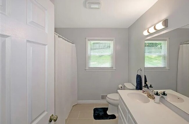 Photo - 1513 Wildwood Dr House