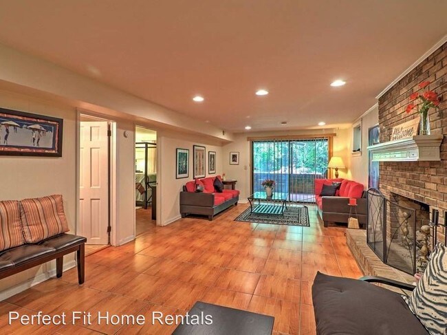 Foto del edificio - 843 Artwood Rd NE