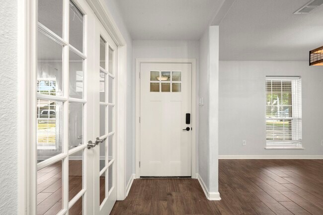 Foto del edificio - 2909 Livingston Dr