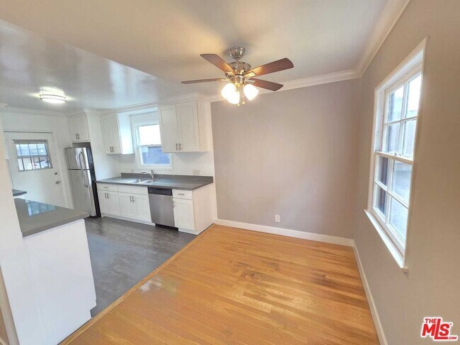 Foto del edificio - 5329 Vantage Ave