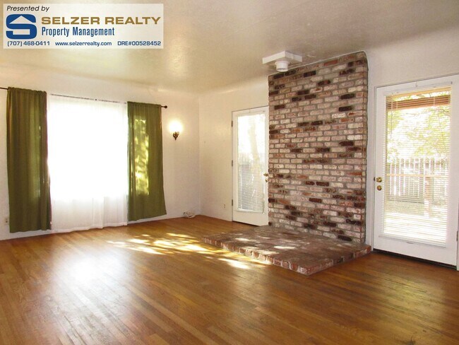 Building Photo - Cozy 2 bd. westside bungalow w/ vintage ch...