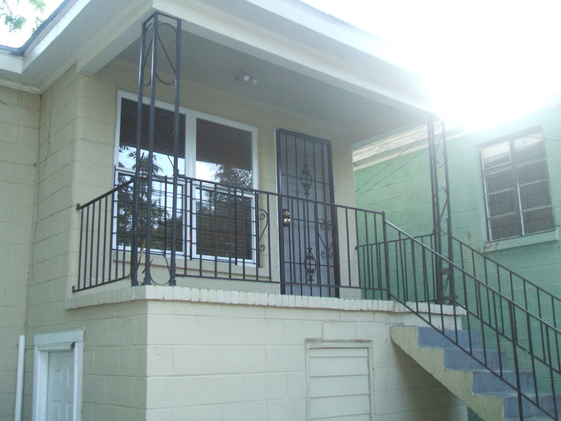 Primary Photo - Carriage House apartment, near downtown, w...