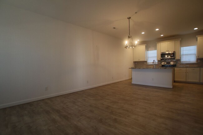 Foto del edificio - Contemporary 4bd/3.5ba in excellent location