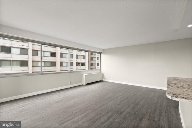 Foto del edificio - 5500 Friendship Blvd