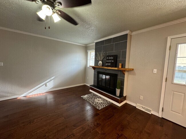 Foto del edificio - Gorgeous 3 bedroom, 2 bath home in a great Springfield neighborhood!