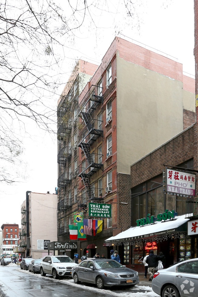 Building Photo - 91-93 Baxter St