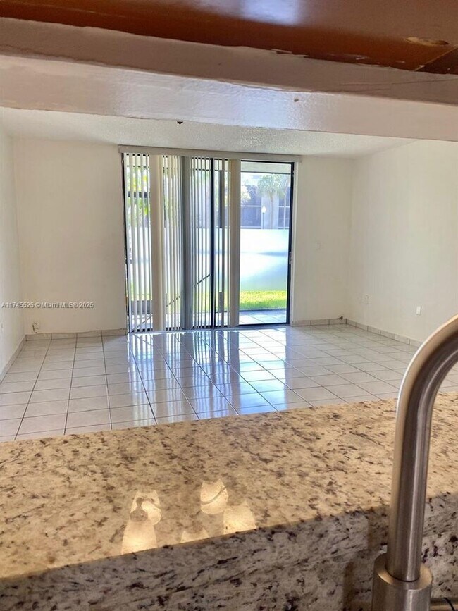 Foto del edificio - 8045 SW 107th Ave