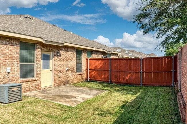 Building Photo - 393 Orbit Dr