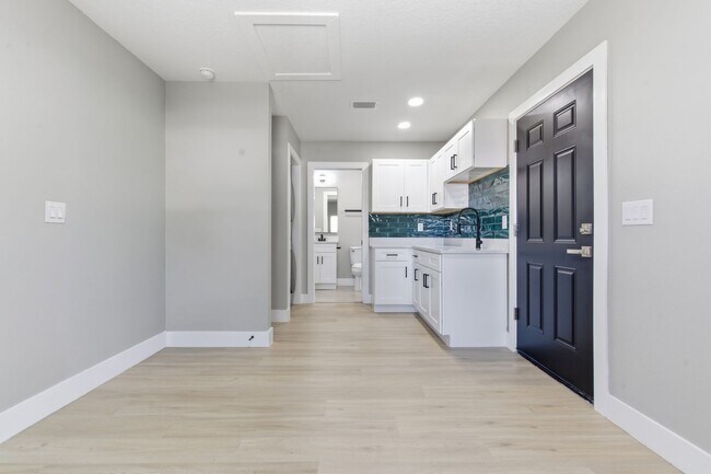 Foto del edificio - Top Shelf Aquisitions