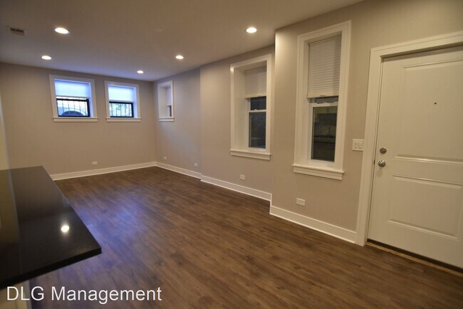 Building Photo - 3212 N Halsted St