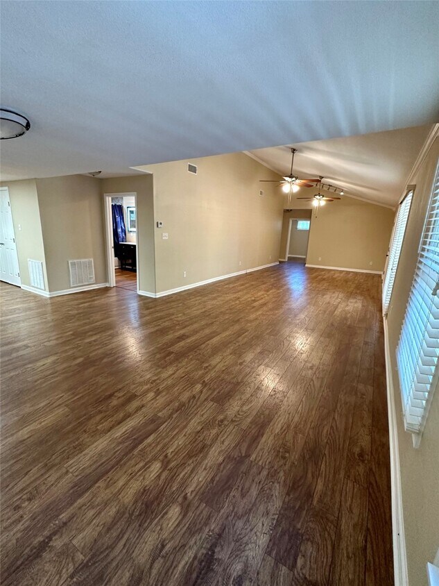 Foto principal - 2411 County Rd 2235