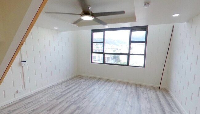 Foto del edificio - 2 Bed/1 Bath/1 Parking - Washer & Dryer in Unit -Close to Downtown Hon. - Near Busline