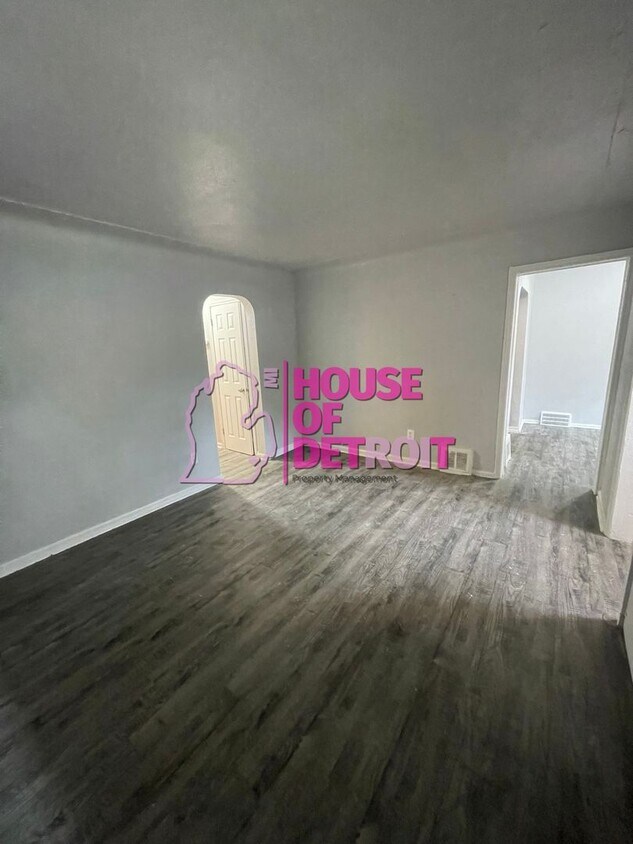 Primary Photo - 3 BEDROOM | 2 BATH | FREE PRE SCREEN