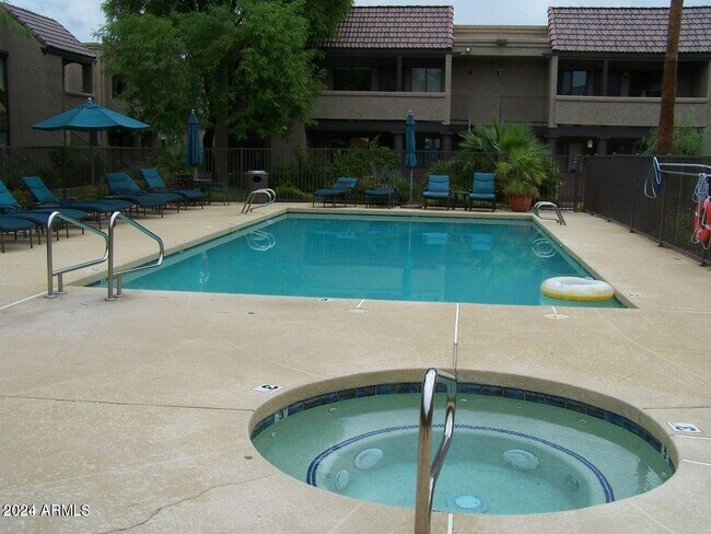 Foto del edificio - 5995 N 78th St