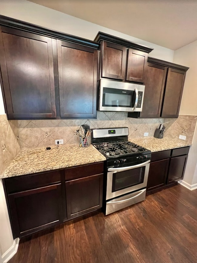 Foto del edificio - 16945 River Park Dr