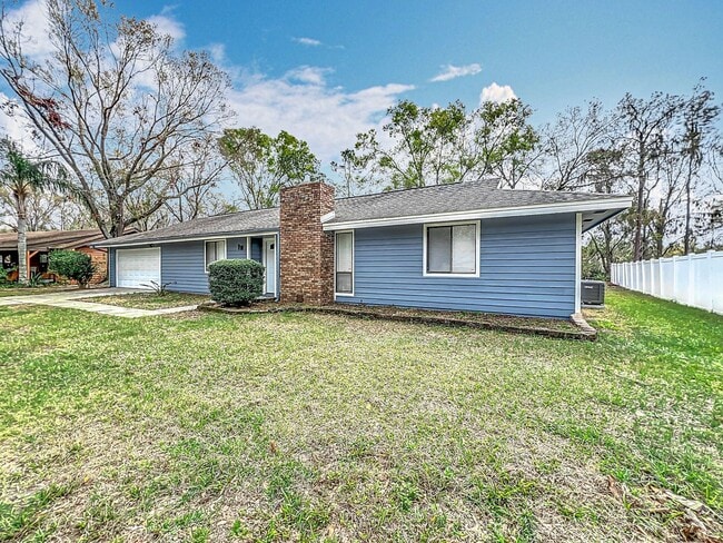 Building Photo - Stunning Waterfront Home located in the de...