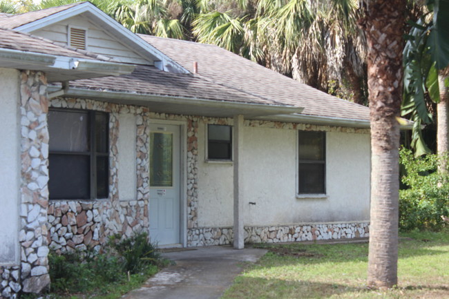 Building Photo - 3872 SW Savona Boulevard