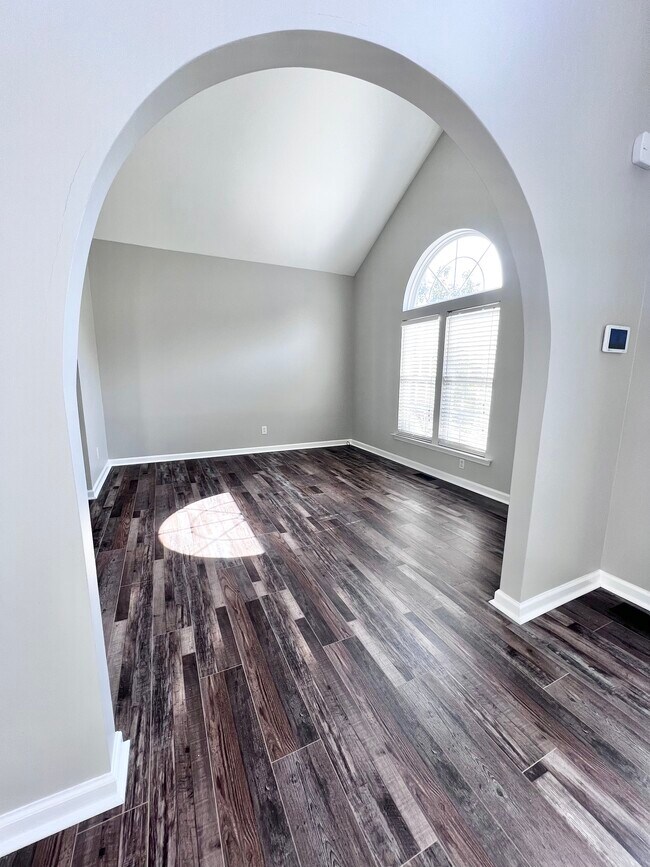 Foto del edificio - 402 Rolling Pines Ln