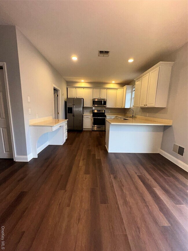 Foto del edificio - 7803 Shore Rd