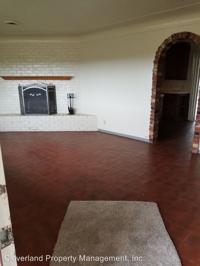 Building Photo - 3 br, 2.5 bath House - 1336 Townhill Rd.