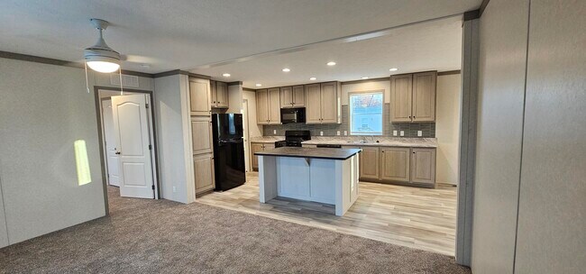 Building Photo - 3969 Deadwood Dr N